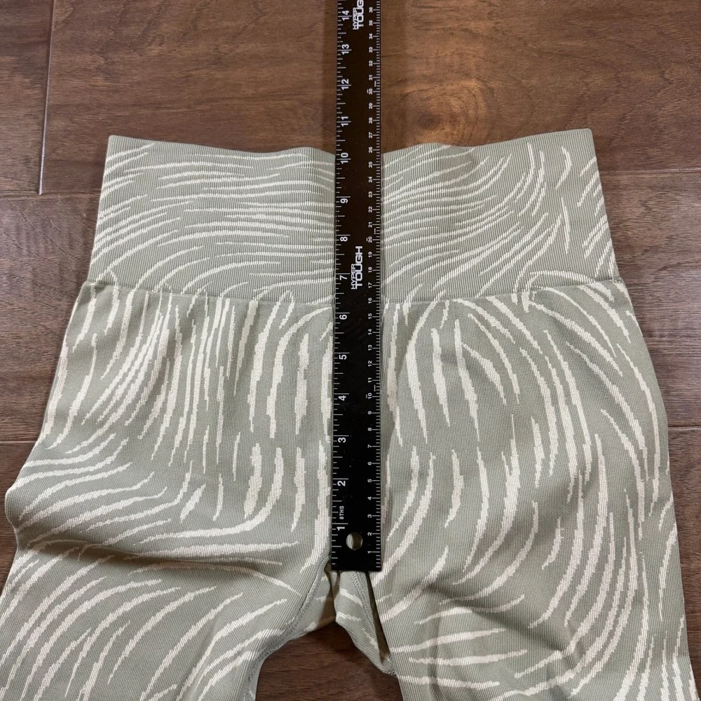 Lively Fit Sage Green Zebra Scrunch Butt Seamless High Waisted‎ Leggings Large